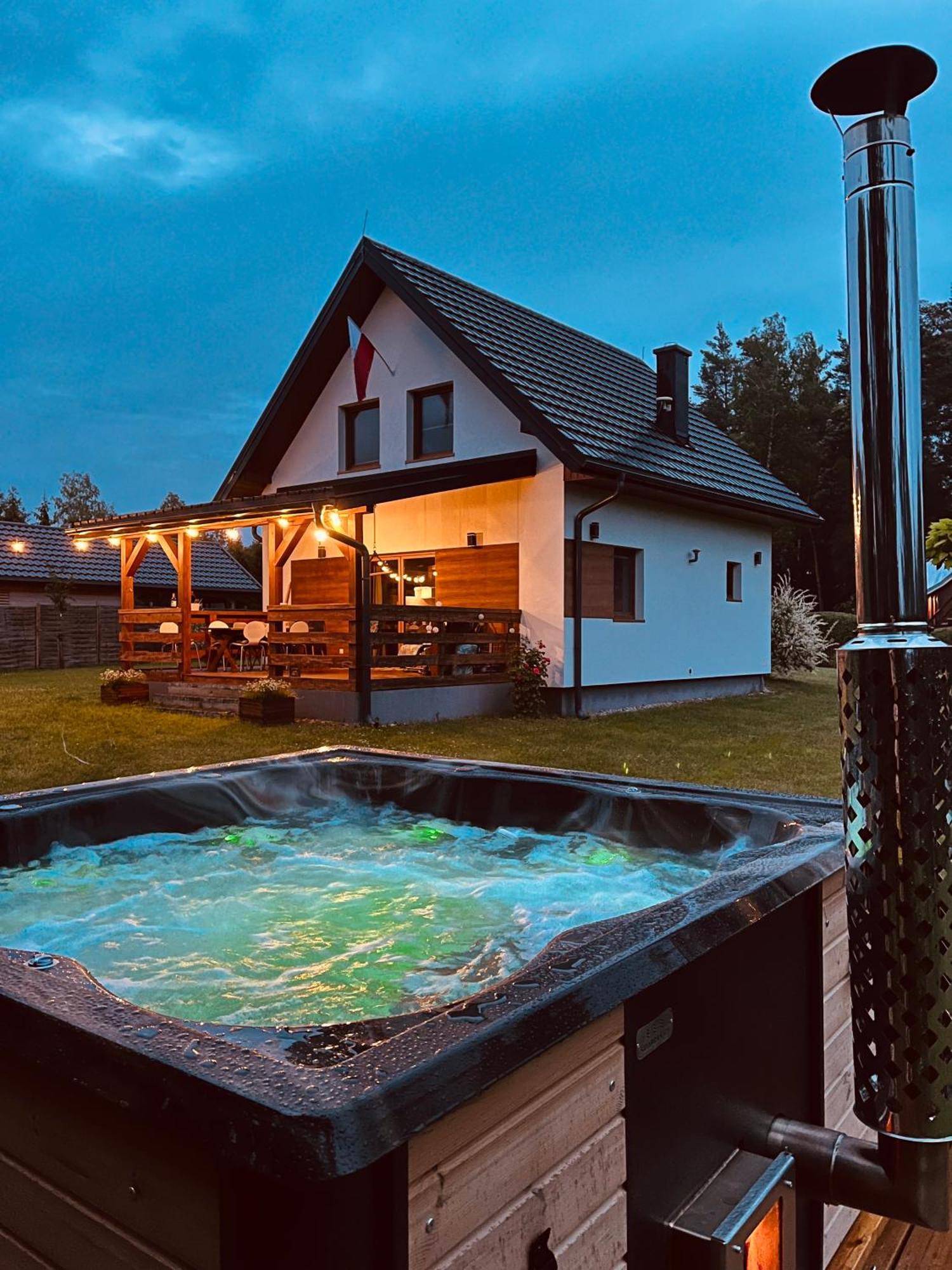 Domek Z Kominkiem Nad Jeziorem Z Jacuzzi Ogrodowym Sumowo  Екстер'єр фото